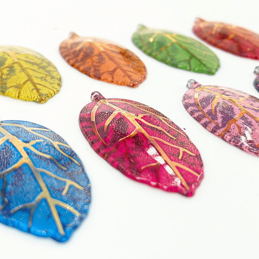 Craft Buddy Set of 100 2-Tone 5cm Acrylic Leaves