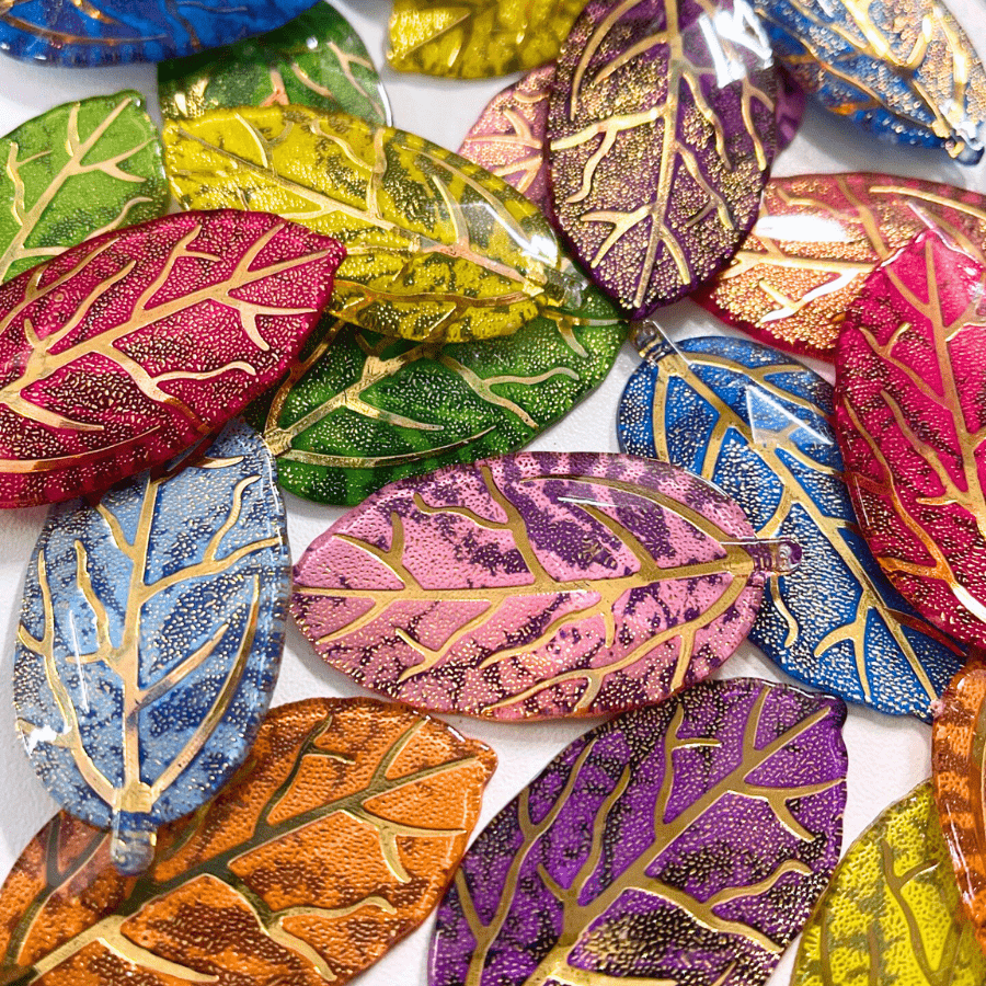 Craft Buddy Set of 100 2-Tone 5cm Acrylic Leaves