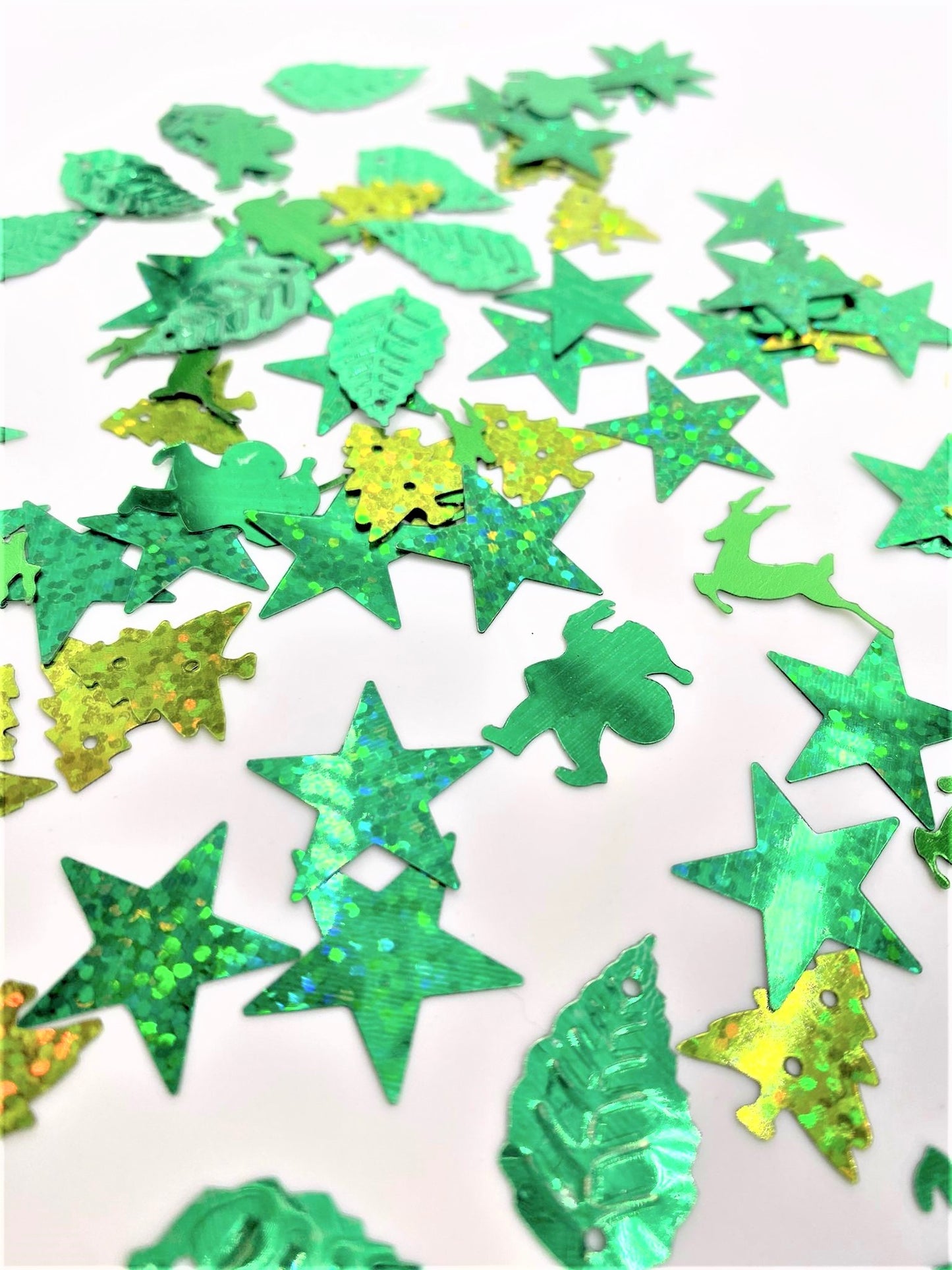 Load image into Gallery viewer, 700 Assorted Christmas Confetti Embellishments
